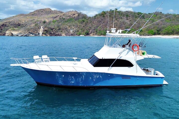 Sport fishing charter leaving Marina Flamingo, Costa Rica